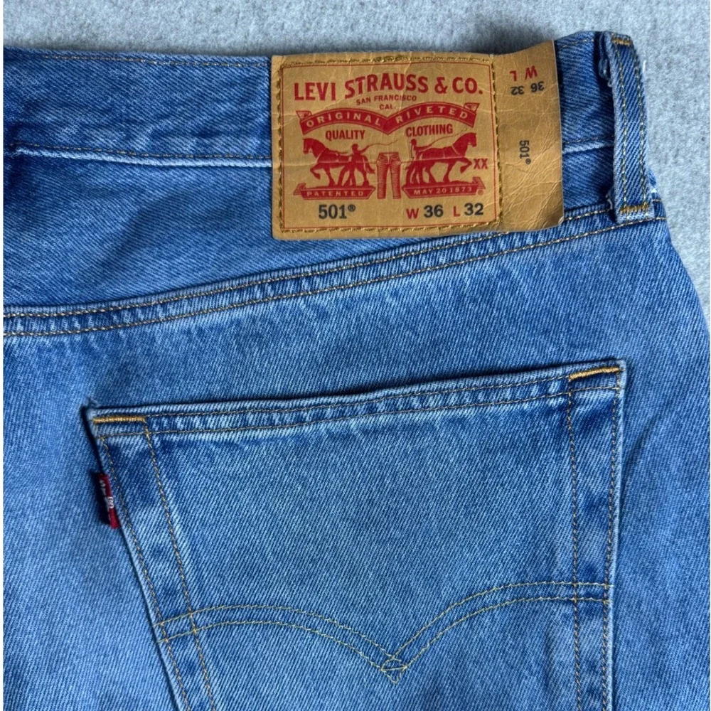 Levi's 501 Original Fit Jeans Mens 36x32 Blue Medium Wash Straight Leg Denim